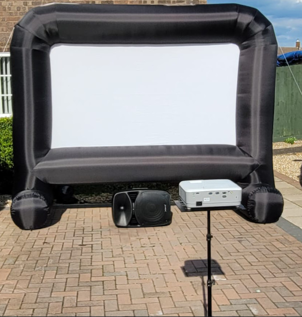 outdoor-movie-night-hire